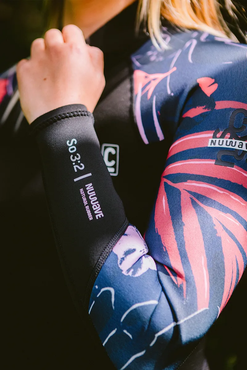 C-Skins NuWave Womens Solace Lite 3/2 Flatlock Back Zip Wetsuit Black-8