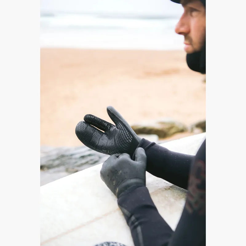 C-Skin Wired+ 5mm Lobster Glove-3